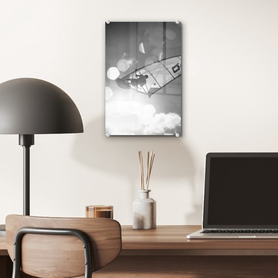MuchoWow® Peinture sur verre 20x30 cm - Peinture sur verre acrylique - Une planche à voile fait un saut - noir et blanc - Photo sur verre - Peintures