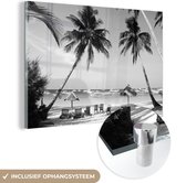 MuchoWow® Glasschilderij 30x20 cm - Schilderij acrylglas - Palmbomen en ligstoelen op het strand van Boracay - zwart wit - Foto op glas - Schilderijen