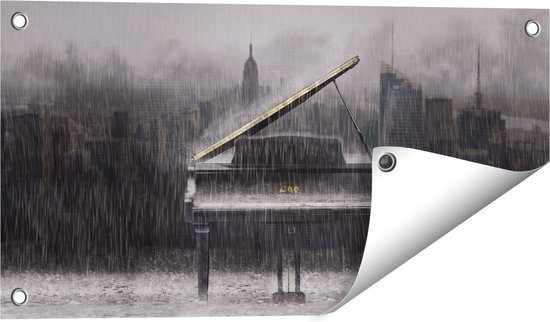 Gards Tuinposter Piano in de Regen voor een Stad - 60x30 cm - Tuindoek - Tuindecoratie - Wanddecoratie buiten - Tuinschilderij