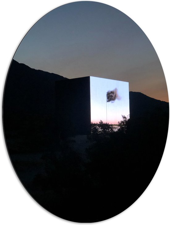 Dibond Ovaal - Bergen met Lichtgevend Scherm - 72x96 cm Foto op Ovaal (Met Ophangsysteem)