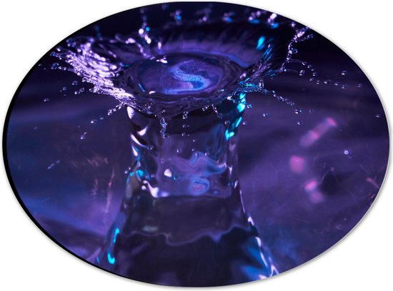 Dibond Ovaal - Klotsend Water met Paarse Gloed - 28x21 cm Foto op Ovaal (Met Ophangsysteem)