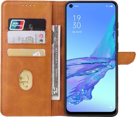 Bruin kunstleren telefoonhoesje met magneetsluiting, 3 pasjeshouder en een Oppo telefoon.