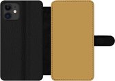 Bookcase Geschikt voor iPhone 12 Pro Max telefoonhoesje - Okergeel - Kleur - Herfst - Geel - Effen - Kleuren - Met vakjes - Wallet case met magneetsluiting