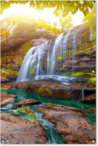 Tuinposter waterval - Planten - Stenen - Natuur - Zonlicht - Tuinschilderij voor buiten - Schutting decoratie - Tuin - 80x120 cm - Tuindecoratie - Schuttingdoek - Tuindoek