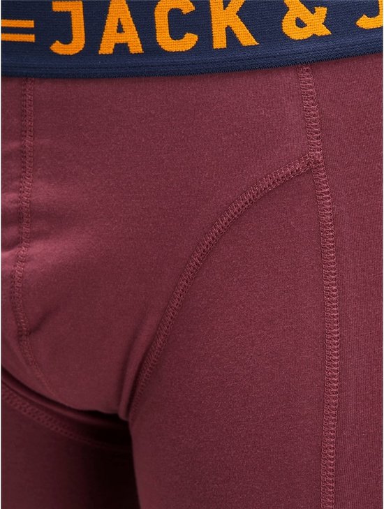 Detail van donkerrode boxershorts van Jack & Jones.