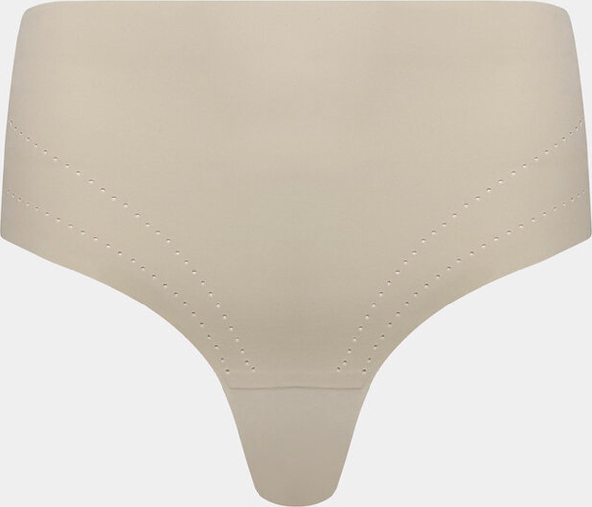 Women's Magic Bodyfashion 40CT Seamless Comfort Shaping Thong (Latte L) 