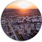 Dibond Muurcirkel - Bovenaanzicht van Stad met Zonsondergang - 50x50 cm Foto op Aluminium Muurcirkel (met ophangsysteem)