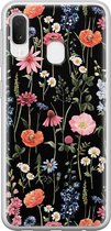 Samsung Galaxy A20e hoesje siliconen - Dark flowers - Soft Case Telefoonhoesje - Bloemen - Zwart