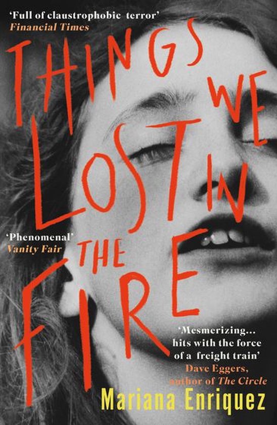 Boek kaft met de titel "Things We Lost in the Fire" in rode letters. Close-up van een jonge vrouw met gesloten ogen.