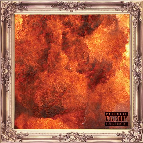 Un cadre doré et orné entoure une explosion de flammes orange et rouges. Autocollant "Parental Advisory Explicit Content".