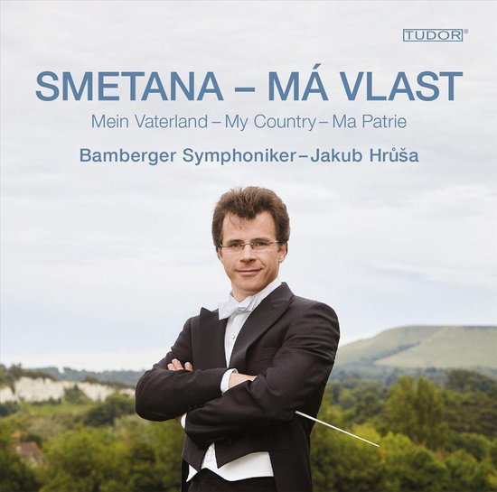 Dirigent Jakub Hrůša in smoking met batons, Smetana - Má Vlast, Bamberger Symphoniker.