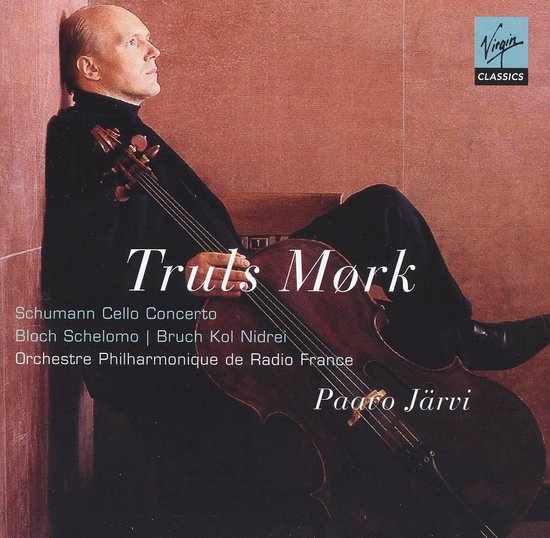 Truls Mork in zwart met cello, met tekst: Schumann Cello Concerto, Bruch Kol Nidrei, Bloch Schelomo, Orchestre Philharmonique de Radio France, Paavo Järvi.