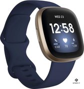 Siliconen Smartwatch bandje - Geschikt voor  Fitbit Versa 3 siliconen bandje - donkerblauw - Maat: S - Strap-it Horlogeband / Polsband / Armband