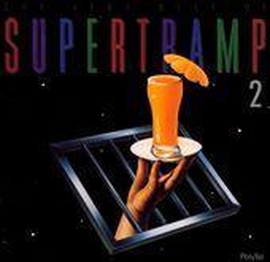 Albumhoes met de tekst 'SUPERTRAMP 2' en een glas oranje drank met een partje sinaasappel, op een dienblad gehouden door een hand.
