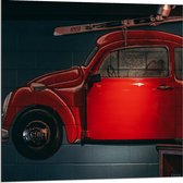 Dibond - Muurschildering Rood Autootje  - 80x80cm Foto op Aluminium (Wanddecoratie van metaal)