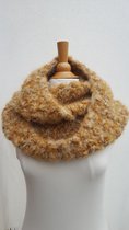 Handgemaakte warme zachte sjaal / colsjaal  in beige, bruin met glinsterdraad, tunnelsjaal gehaakt