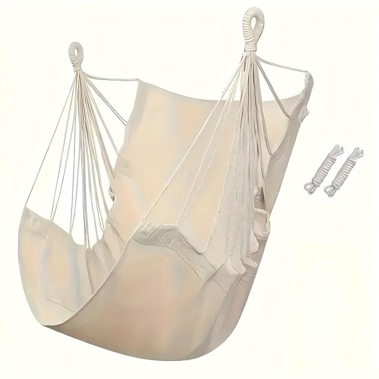Beige katoenen hangstoel met kussens en touwen, zwevend op een witte achtergrond.
