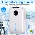 Witte luchtonvochtiger in besneeuwde omgeving, met iconen voor automatische ontdooiing.