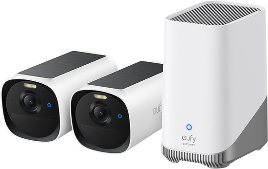 Twee witte Eufycam E40 camera's met zonnepanelen en een witte HomeBase 3.