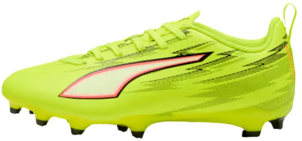 Puma Ultra 6 FG/AG voetbalschoenen in felgeel met zwarte en roze accenten, speciaal ontworpen bovenwerk van mesh.