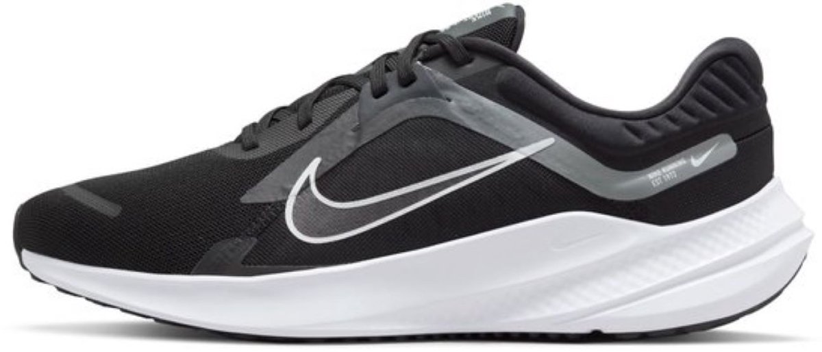 Nike Quest 5 40.5 Zwart