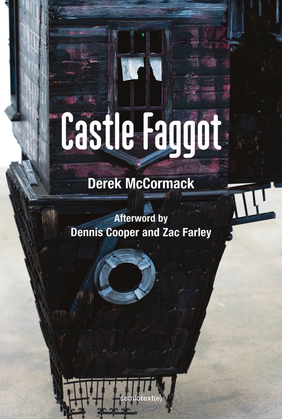 Boekomslag met de titel 'Castle Faggot' en de naam Derek McCormack. De achtergrond is een donkere, houten constructie.