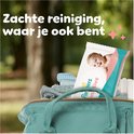 Lingettes Pampers Sensitive dans un sac, "Nettoyage en douceur, où que vous soyez".