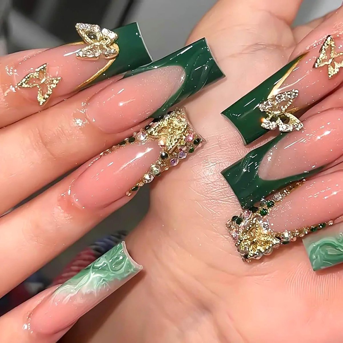 Set van 24 press-on nagels met aquarelontwerp - gouden vlinders - Valentijnsdag nagels set