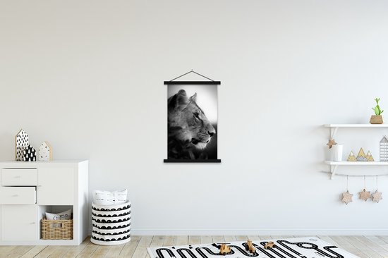 Posterhanger incl. Poster 60x90 cm - Schoolplaat - Leeuw - Jungle - Oranje - Textielposter - Zwarte latten