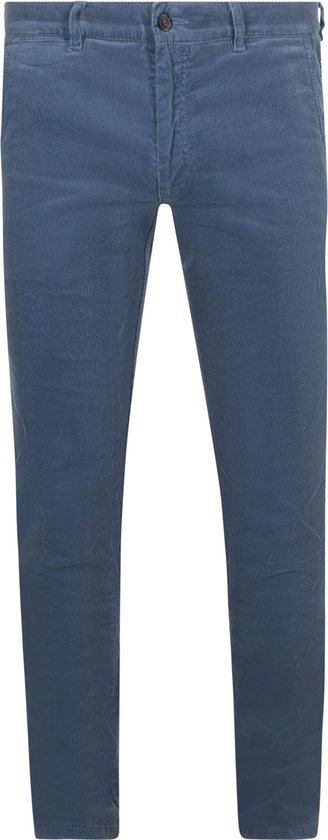 Voorkant van een blauwe corduroy chino broek met knoopsluiting en riemlussen.