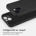 Zwarte flexibele telefoonhoes met magnetische cirkel aan de binnenkant.