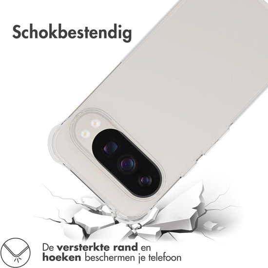 Transparante telefoonhoes met versterkte hoeken en randen, die een smartphone beschermen tegen vallen.