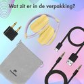 Inhoud van de verpakking: gele koptelefoon, opbergtas, 2 kabels en een vliegtuigadapter.