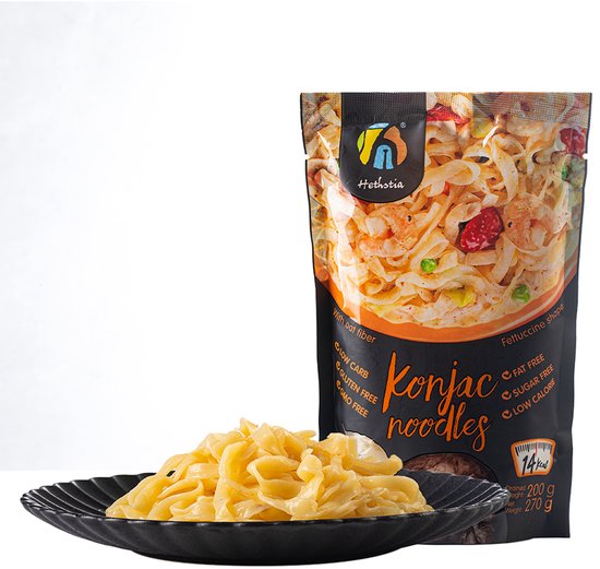 Pâtes konjac fettuccine Hethstia, faibles en glucides, sans gluten, avec fibre d'avoine. Aux crevettes et poivrons rouges.
