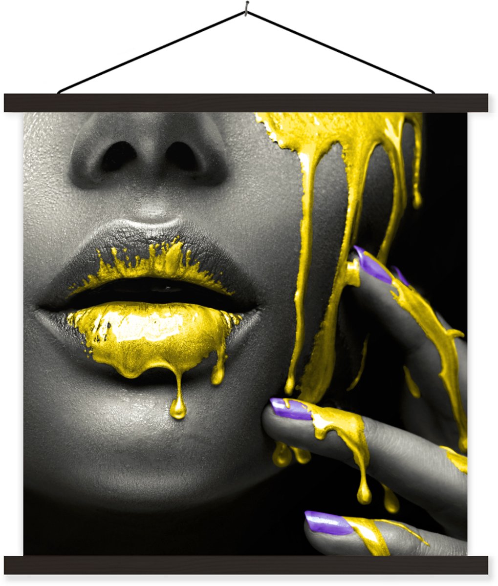 Posterhanger incl. Poster 40x40 cm - Schoolplaat - Lippen - Geel - Zwart - Textielposter - Zwarte latten