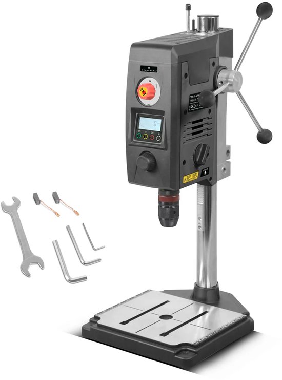 Zwarte boormachine met gereedschap: sleutels en koolborstels.