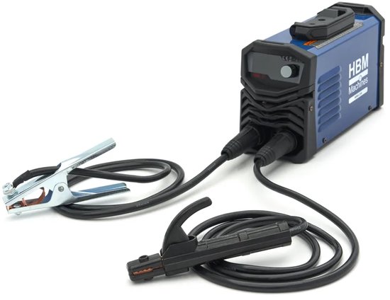 Blauw HBM MMA 200 lasapparaat met bijbehorende kabels.