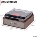 Afmetingen van een retro platenspeler met houtlook: 33cm breed, 14cm hoog, 30cm diep.