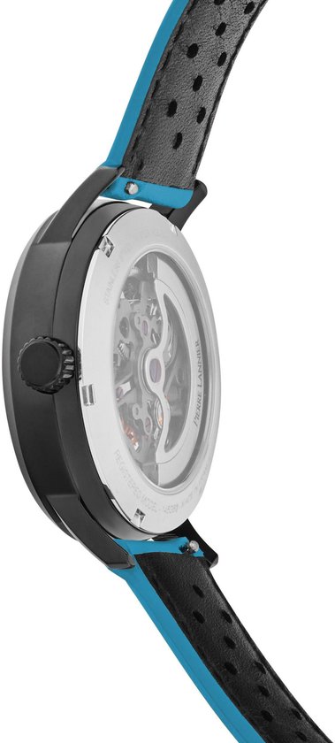 Zijprofiel van een zwart skelet horloge met een zichtbaar uurwerk en een blauwe band.