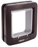 Bruin microchip kattenluik met transparant klapdeurtje, merk SureFlap.