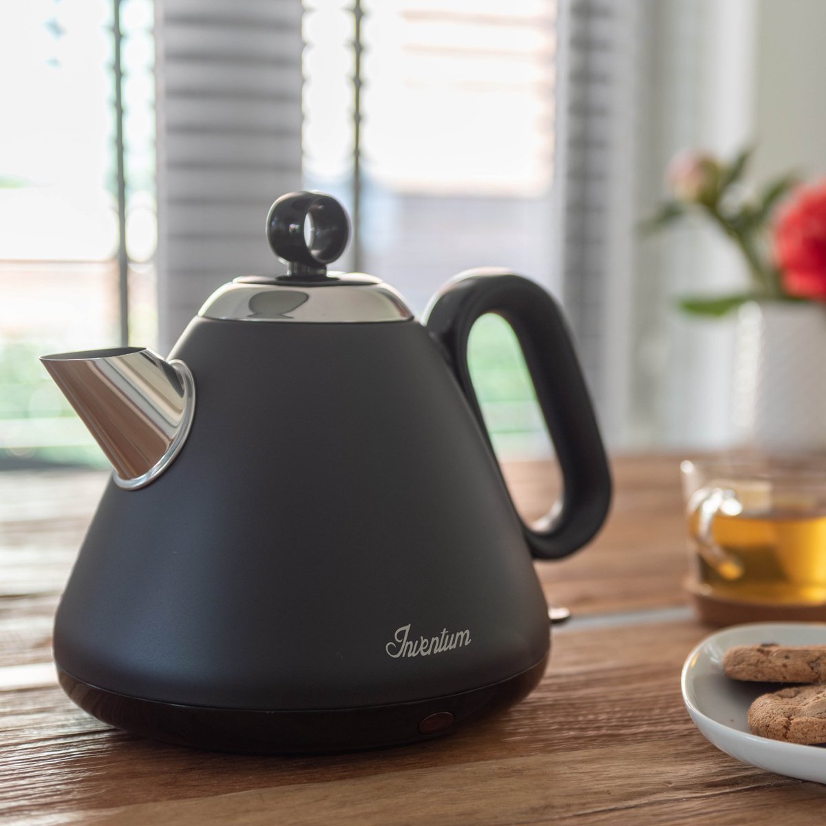 Inventum HW617B - Retro waterkoker - Inhoud 1,7 liter - Roestvrijstaal - 2200 watt - Zwart/RVS — afbeelding 6
