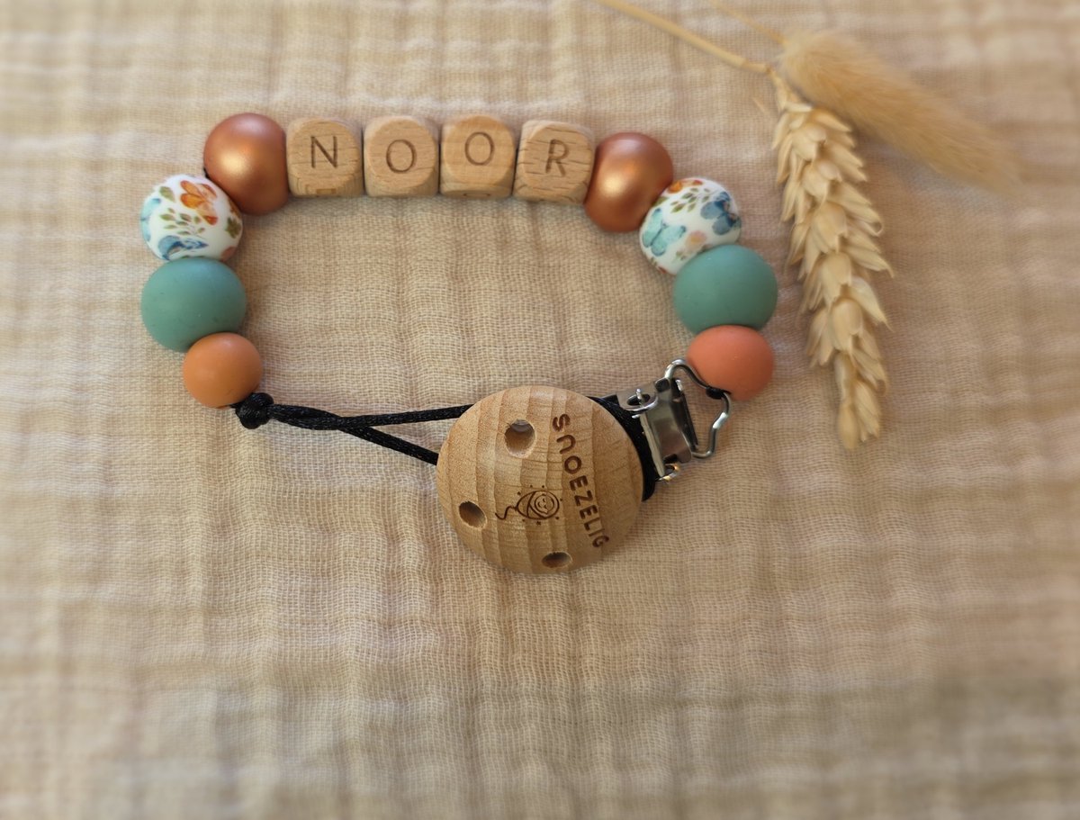 Speenkoord met naam - print butterfly - gepersonaliseerd - handgemaakt - NEN12586 veilig - kraamcadeau - Snoezelig