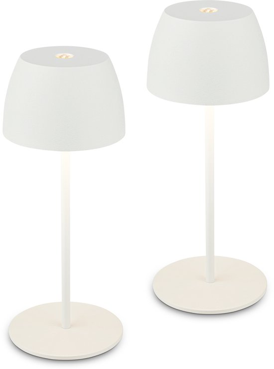 Deux lampes de table sans fil blanches, l'une légèrement plus petite que l'autre, sur fond blanc.