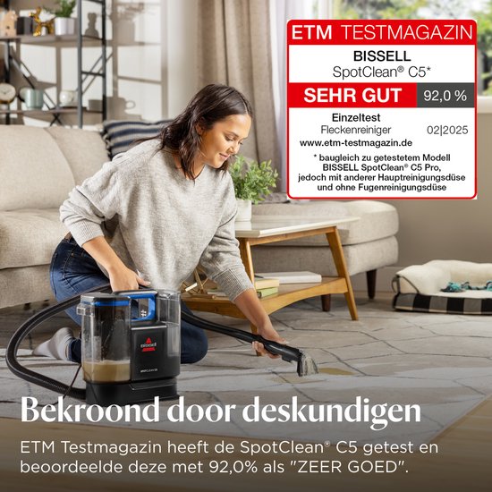 Vrouw gebruikt BISSELL SpotClean C5 op een tapijt, met vermelding 'Bekroond door deskundigen' en 'SEHR GUT 92,0 %'.
