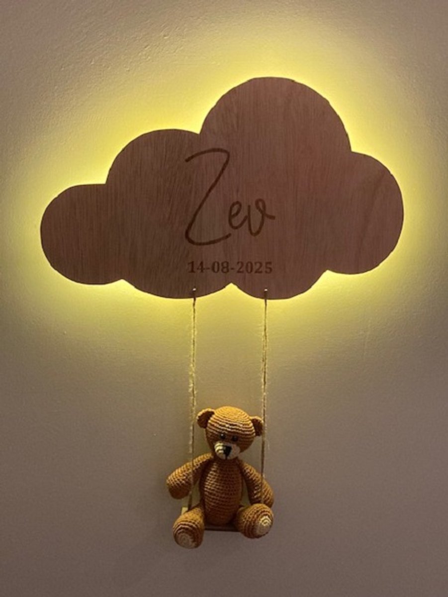 Laser Creative – Houten Wolk Wandlamp Gepersonaliseerd – Beertje op Schommel – Naam & Geboortedatum – Kraamcadeau