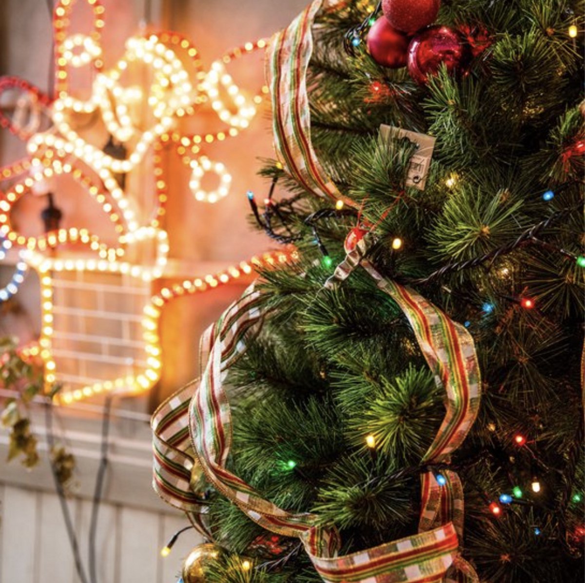 AG Luxe Kerstboom Met Verlichting 210 cm - Extra Vol Met 1200 Takken - Realistisch En Herbruikbaar - Kunstkerstboom - Kerstbomen - 1200 Takken - Zeer Vol – foto 4