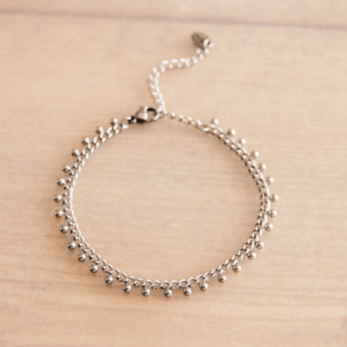 Juvana Armband Zilver met Balletjes - Elegante Sieraden – One Size - Trendy Design