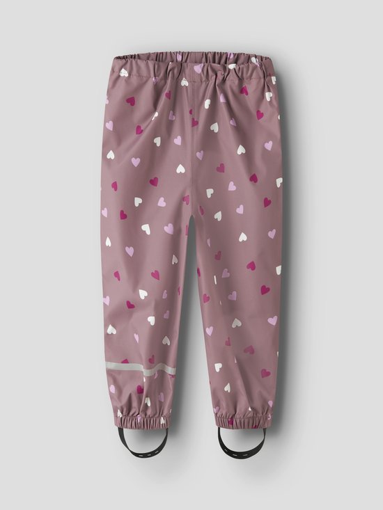 Roze regenbroek met all-over hartjesprint in wit, lichtroze en fuchsia.