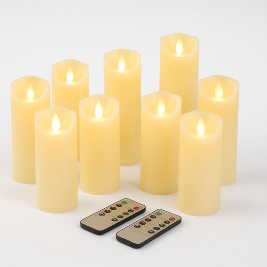 Set van 9 witte LED-kaarsen met twee afstandsbedieningen, op een witte achtergrond.
