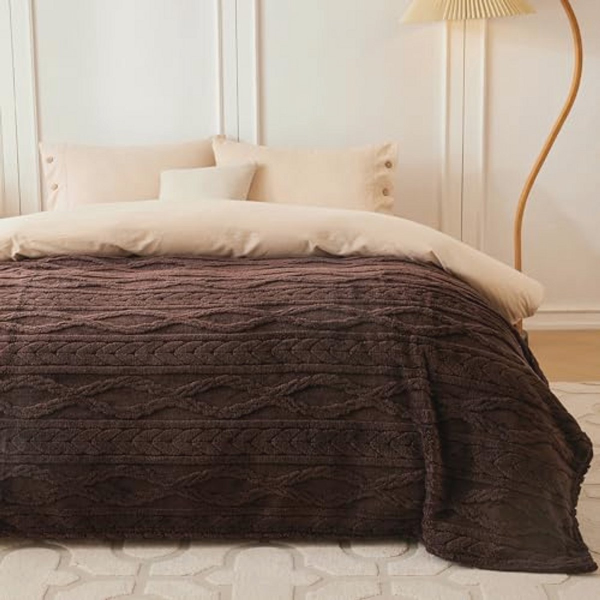 Bruine fleece queensize deken - superzachte pluche plaid voor op bed en bank, warme sherpa deken 228 x 228 cm